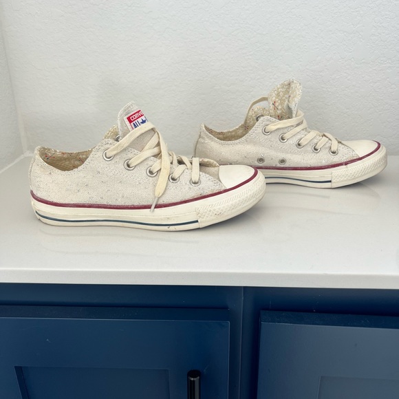 White converse - Picture 4 of 5